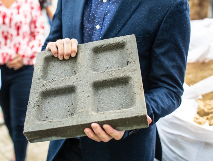 4U-tegel: duurzaam én prettig voor de stratenmaker