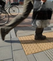 Trottoirs voor (visueel) gehandicapten