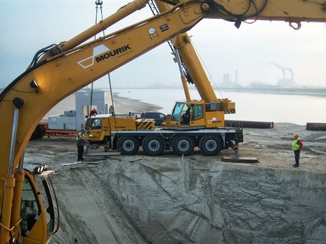 RWG terminal 2e Maasvlakte, levering laatste schachten, foto 1