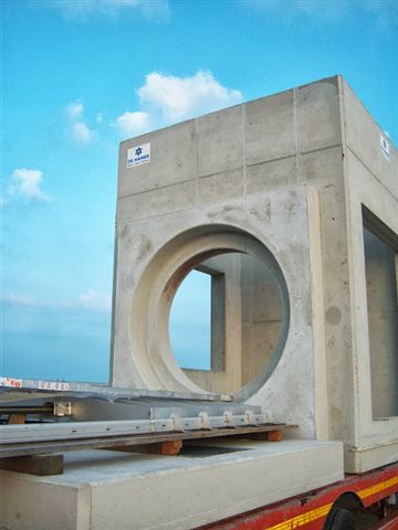 RWG terminal 2e Maasvlakte, levering laatste schachten, foto 2