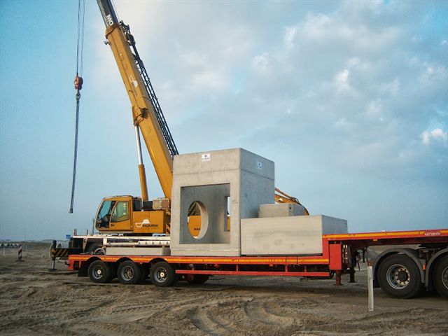 RWG terminal 2e Maasvlakte, levering laatste schachten, foto 3