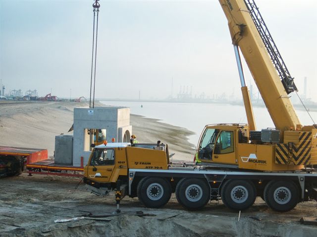 RWG terminal 2e Maasvlakte, levering laatste schachten, foto 9