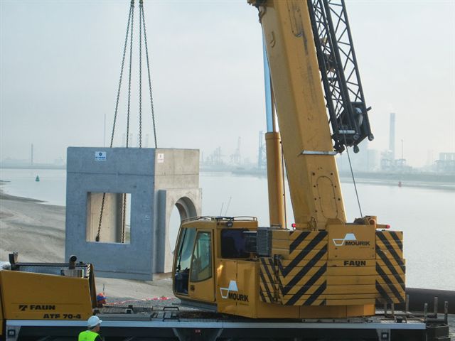 RWG terminal 2e Maasvlakte, levering laatste schachten, foto 13