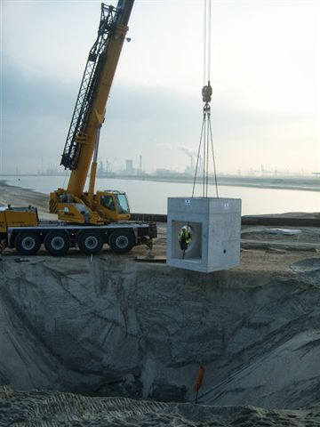 RWG terminal 2e Maasvlakte, levering laatste schachten, foto 14