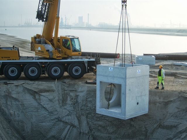 RWG terminal 2e Maasvlakte, levering laatste schachten, foto 15