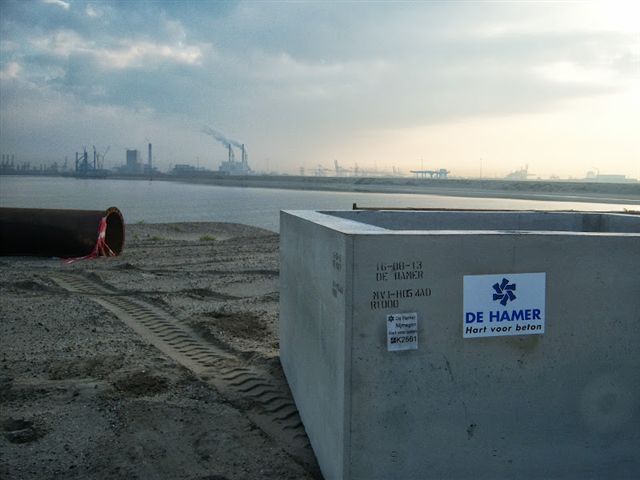 RWG terminal 2e Maasvlakte, levering laatste schachten, foto 22