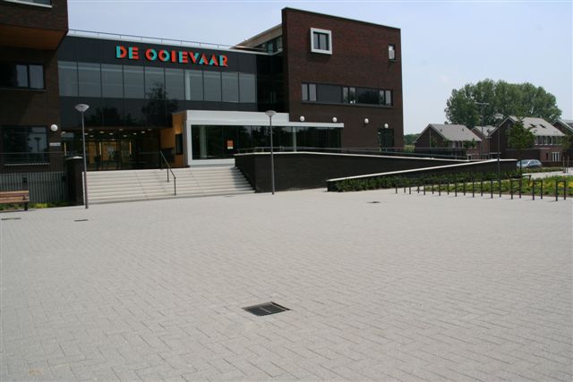 Gebouw_de_Ooievaar_IJsselmonde_1